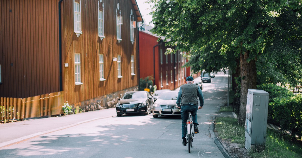 Man biking in Helsinkis Käpylä district